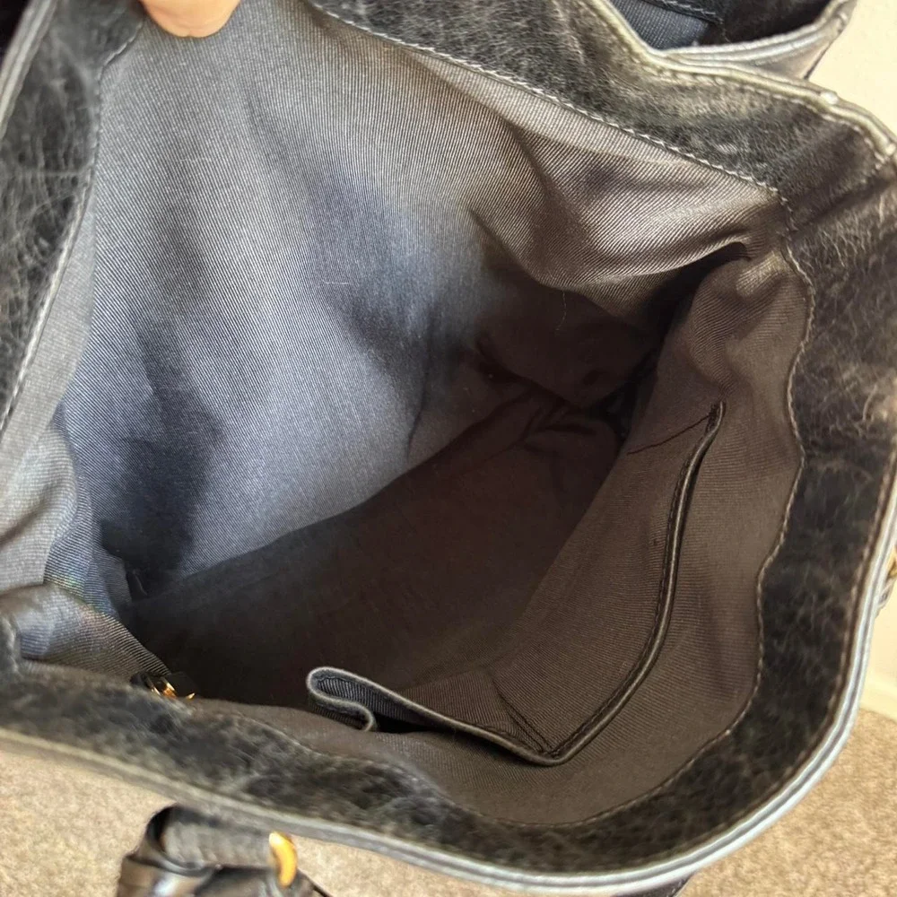 Badgley Mischka leather shoulder bag.‎